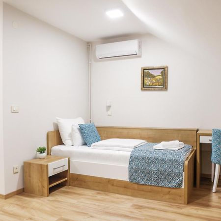 Grand Park Rooms & Apartments Čačak Dış mekan fotoğraf