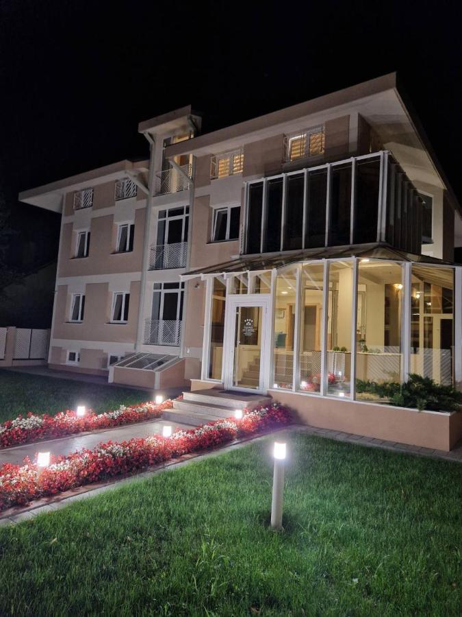 Grand Park Rooms & Apartments Čačak Dış mekan fotoğraf