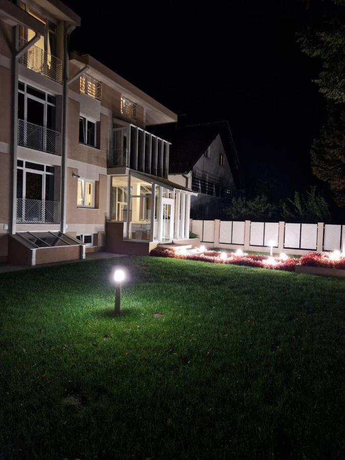 Grand Park Rooms & Apartments Čačak Dış mekan fotoğraf