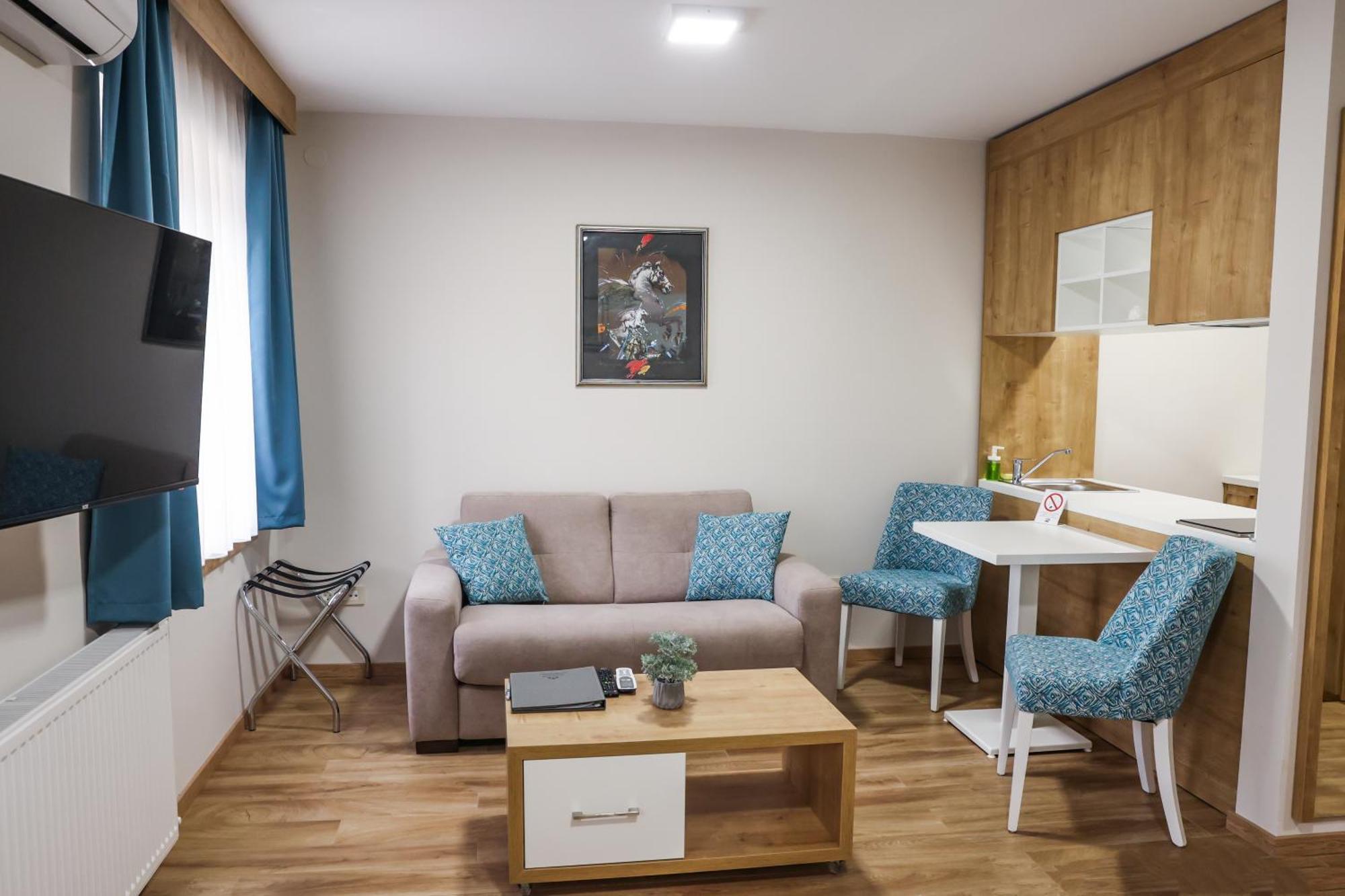 Grand Park Rooms & Apartments Čačak Dış mekan fotoğraf